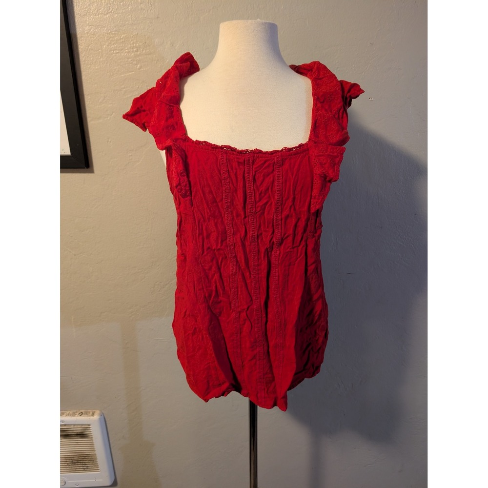 Redβ Ruffle Sleeve Top eyelet details red sz M